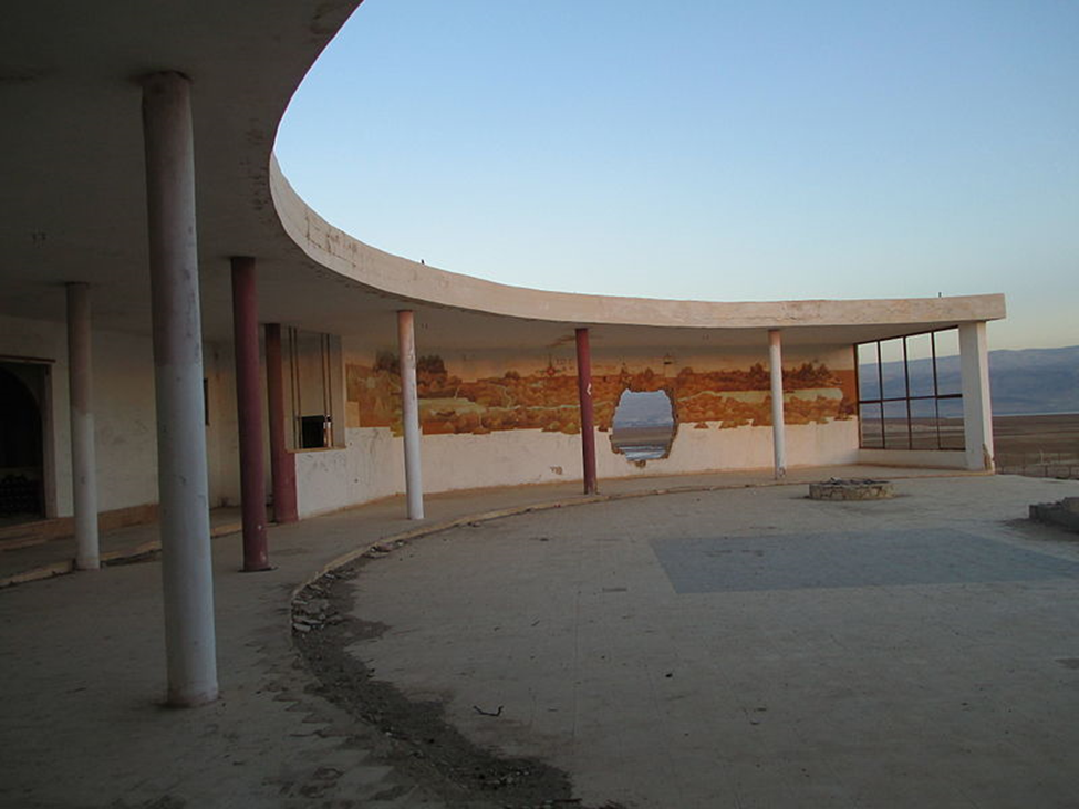 The now-abandoned Lido Night Club, which was a club for British high society in the 1940s. Today’s highway one ends here. Photo Credit: Dr. Avishai Teicher Pikiwiki Israel – Creative Commons Attribution 2.5 Generic