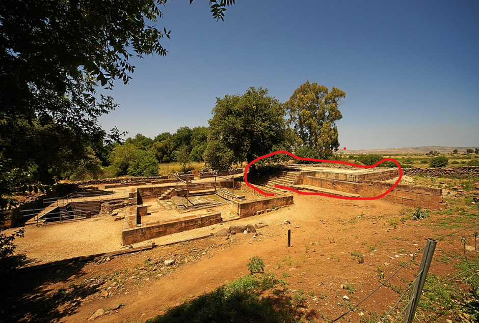 This temple (in red circle) is believed to be the exact location where King Jeroboam housed his golden calf. Photo Credit: Mboesch – Creative Commons Attribution-Share Alike 4.0 International